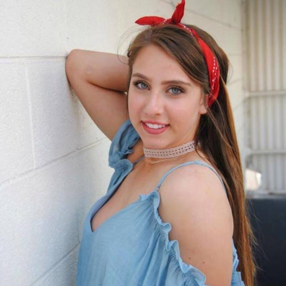 Meet your Posher, Cami